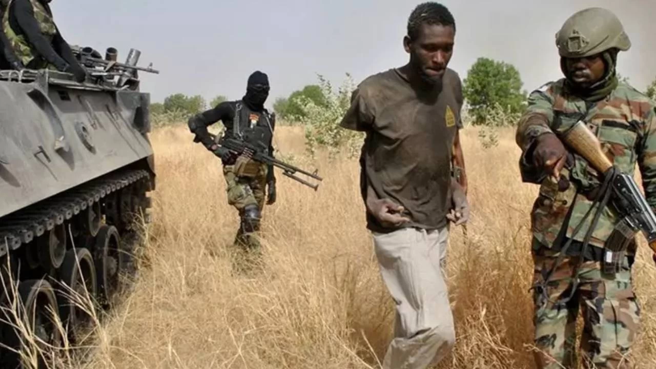 Nijerya'da bir haftada 185 ter�rist ve silahl� �ete �yesi etkisiz hale getirildi