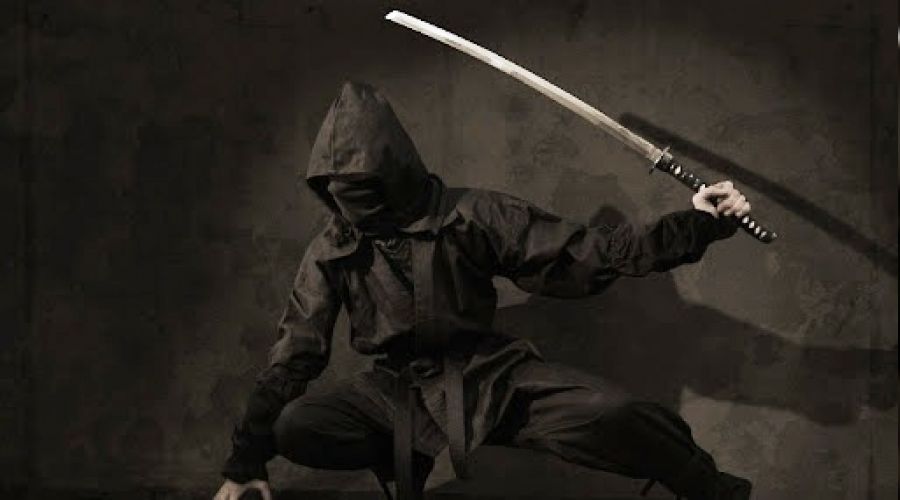 Ninja k�l���ndaki �ah�s 2 kad�n polisi k�l��la yaralad�