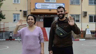 Öğrencisi ile aynı okulda öğretmenlik yapıyor