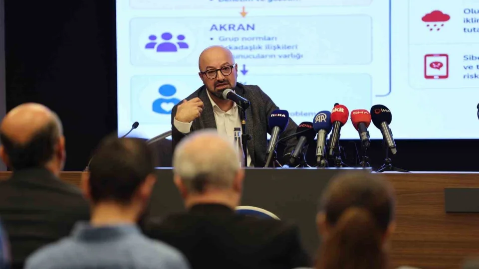 "Öğretmenlerimizin yüzde 90,7'si, öğretmen otoritesinin zayıfladığını düşünüyor"