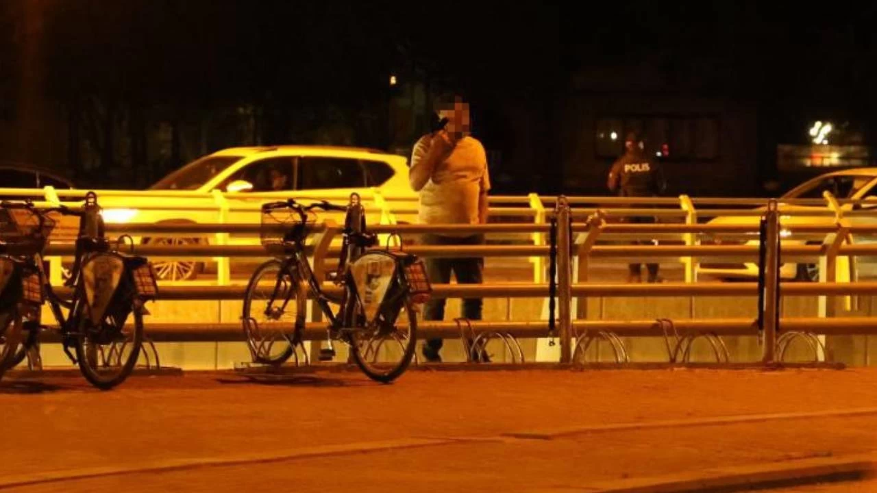 �nce husumetlisini yaralad�, sonra silah� kafas�na dayay�p polise direndi
