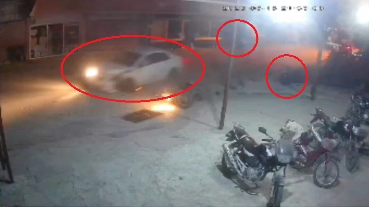 Otomobil karşı yönden gelen 2 motosikleti biçti