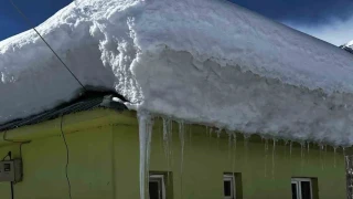 Ovac�k'ta kar kal�nl��� 2 metreyi buldu