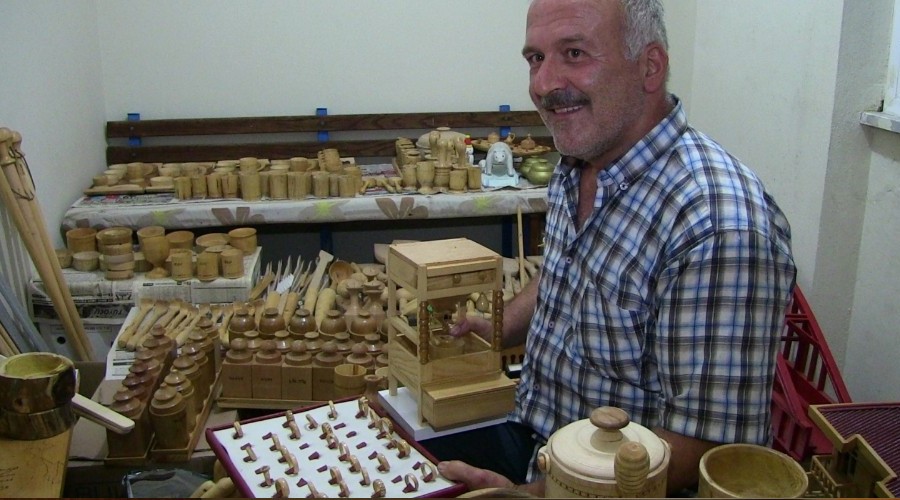Oymacılık sanatını ölünceye kadar sürdürmek istiyor