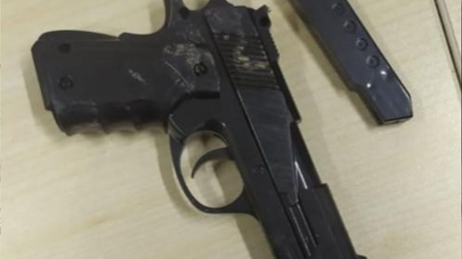 Oyuncak silah ile soygun girişiminde bulunan şüpheliler yakayı ele verdi