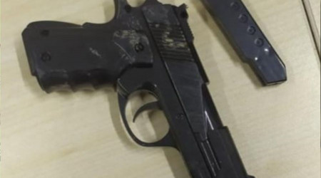 Oyuncak silah ile soygun girişiminde bulunan şüpheliler yakayı ele verdi