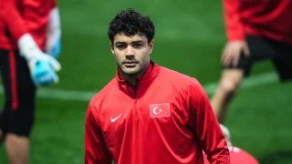 Ozan Kabak, hakk�ndaki transfer dedikodular�n� bitirdi