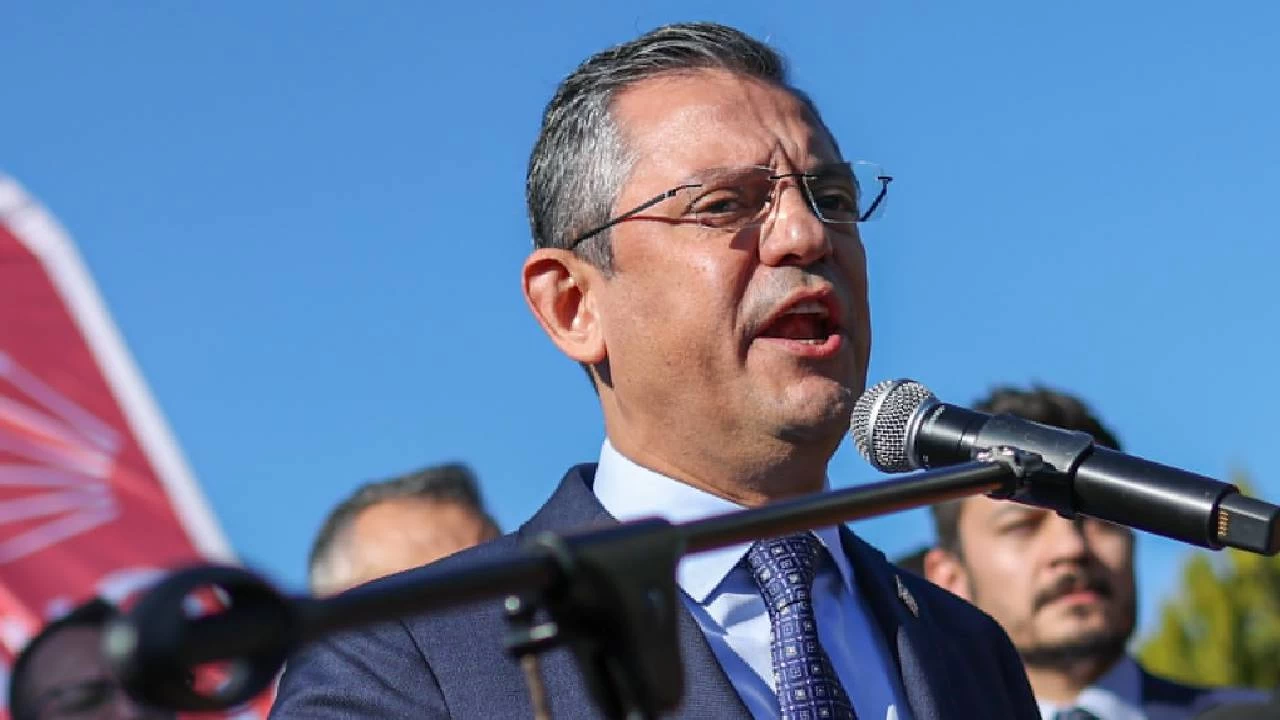 Özgür Özel, Tuzla Piyade Okulu'ndan atılan Atatürkçü teğmenlere sahip çıktı: Benim teğmenlerim