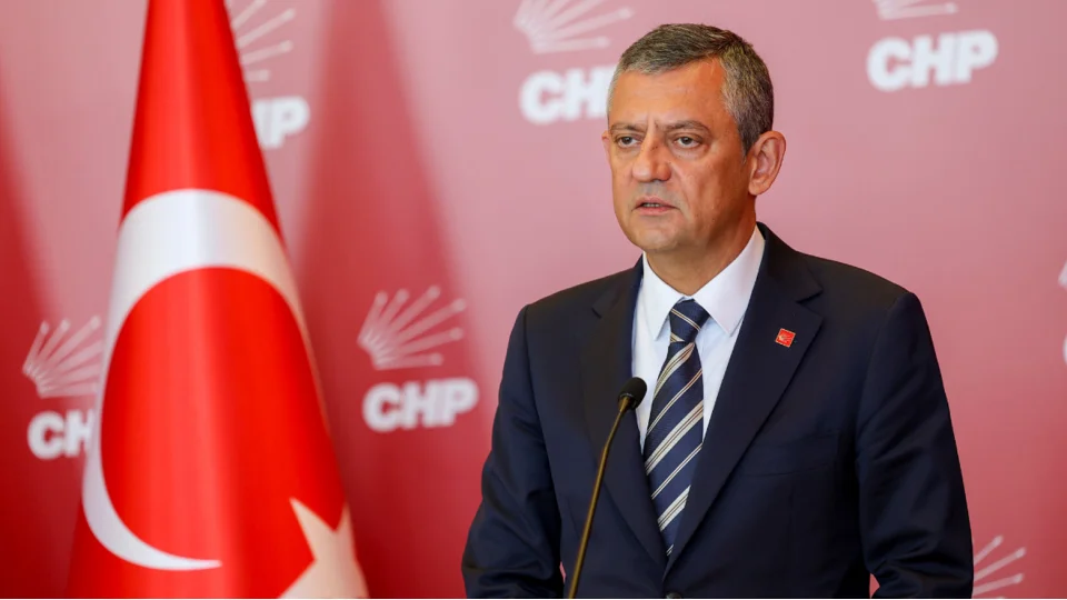 �zg�r �zel "Se�im �al��malar� yeni bir evreye girmi�tir!" diyerek duyurdu: CHP bug�nden itibaren 81 ilde 106 bin sand�k g�revlisiyle sahaya ��k�yor