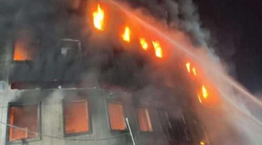 Pakistan'da fabrika yang�n�: En az 15 �l�