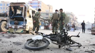 Pakistan'da intihar saldırısı: 25 asker ve 27 militan öldü