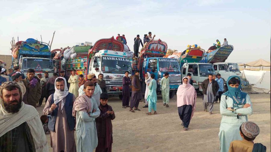Pakistan'daki Afgan mülteciler ülkesine dönüyor