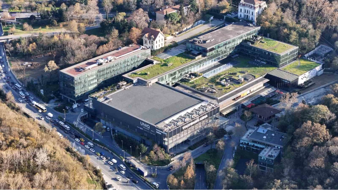 Papa 14. Leo'nun ayine katılacağı Volkswagen Arena'da hazırlıklar sürüyor