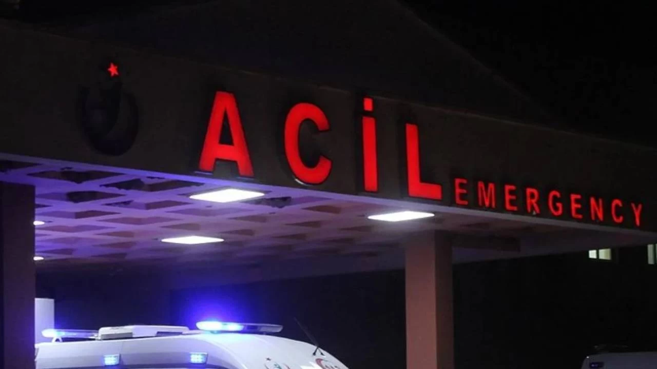 Parkta gördüğü eşi ve eski çalışanını silahla yaraladı
