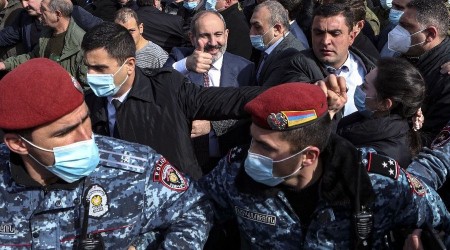 Paşinyan, istifasını isteyen orduya rest çekti