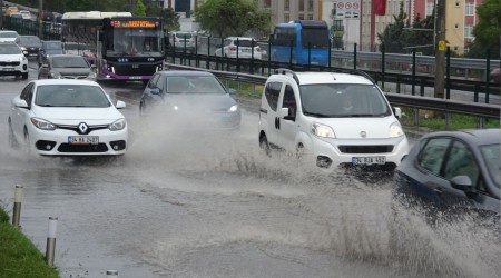 Pendik D-100 karayolu göle döndü