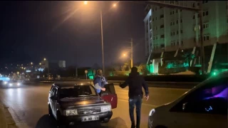 Polisi görünce geri vites yaptı ama...