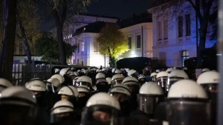 Polonya Anayasa Mahkemesi �n�nde g�steri ve polis ablukas� s�r�yor