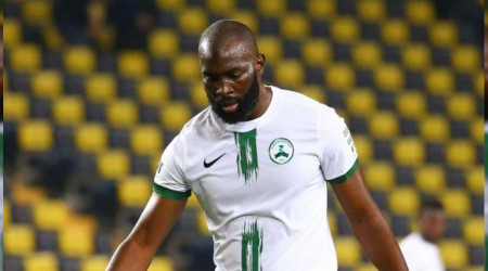 Rakip taraftarla sevinen Doukara gönderildi