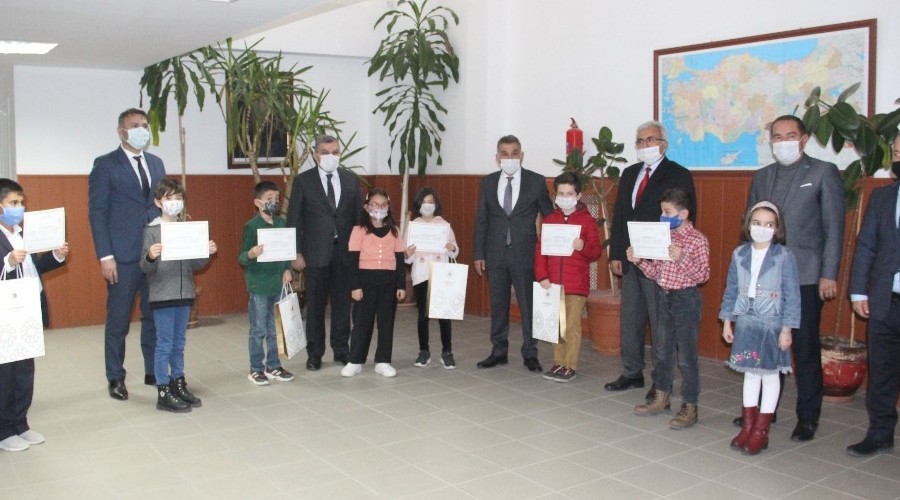 Robotik kodlama kursunu bitiren öğrencilere sertifika