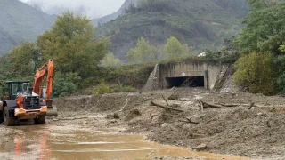 Sakarya'da toprak kayması nedeniyle iki mahalleye giriş kapandı