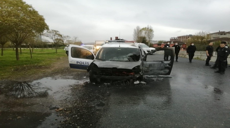 Sancaktepe'de polis aracı yandı