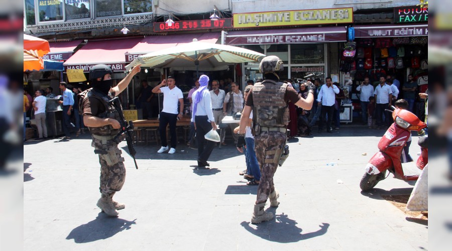 �anl�urfa�da canl� bomba yakaland�   