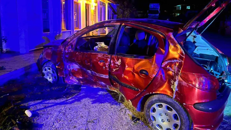 Sapanca'da faciaya ramak kald�: 4'�ocuk 9 yaral�