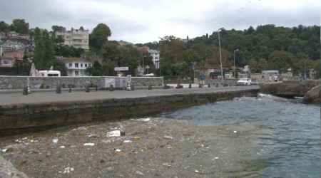 Sarıyer sahilinde deniz kirliliği devam ediyor