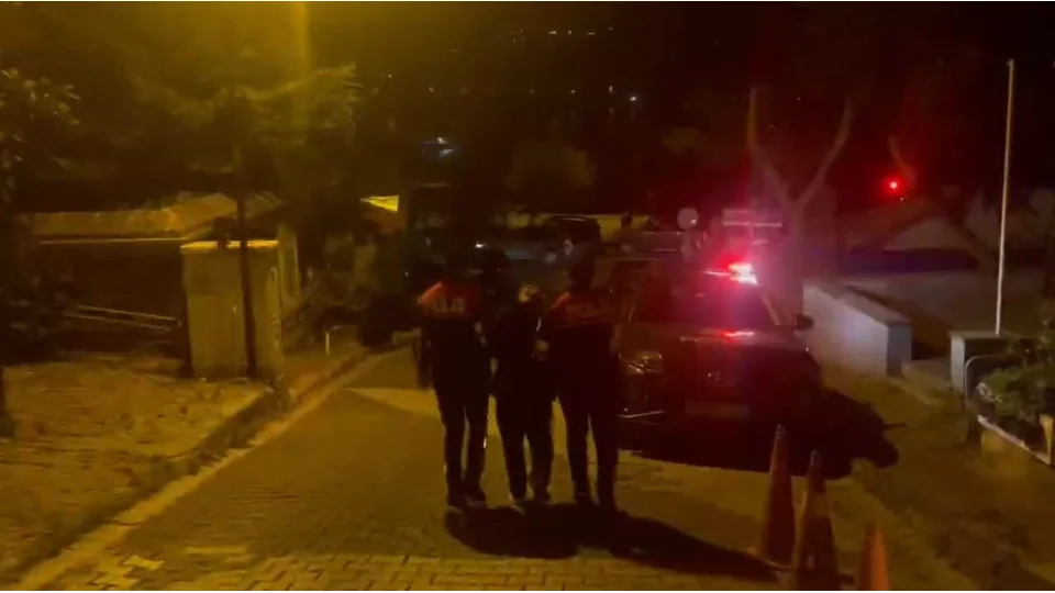 Sarıyer'de AVM'de silahlı saldırı: 1 yaralı, 16 yaşındaki şüpheli tutuklandı