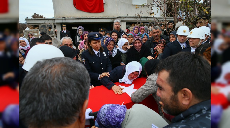 Şehit polis toprağa verildi