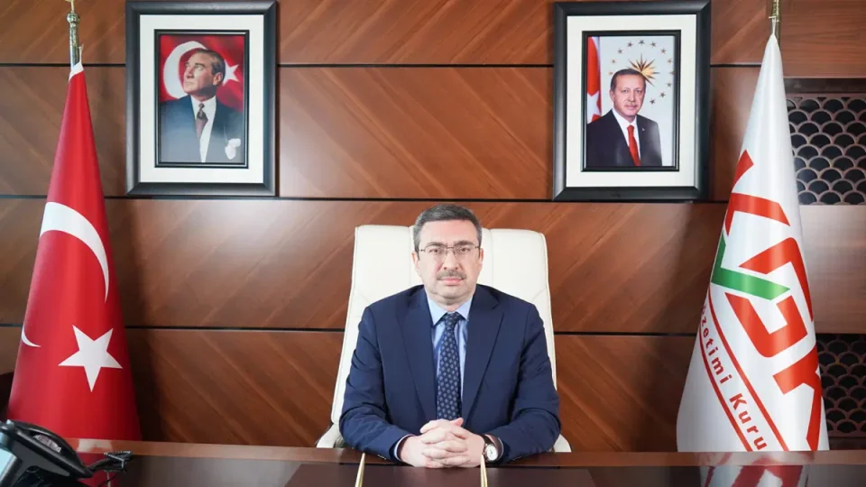  Sermaye Piyasas� Kurulu'nun eski ba�kan� �brahim �mer G�n�l, ��pheli s�fat�yla ifadeye �a��rd�. Sermaye piyasalar�ndaki geli�melere ili�kin ba�lat�lan soru�turma s�r�yor