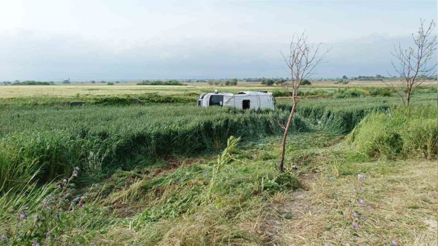 Servis minib�s� devrildi: 8 yaral�