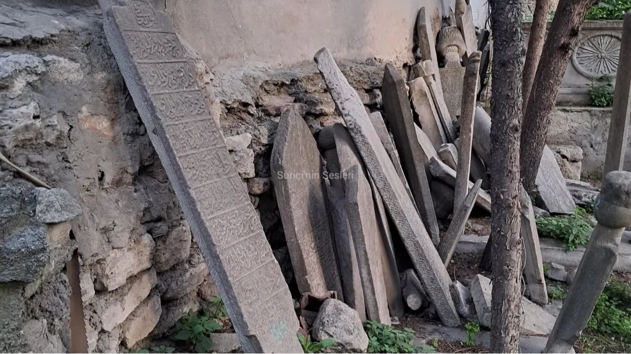 Şeyh Ebu'l Vefa Camii haziresi perişan durumda!