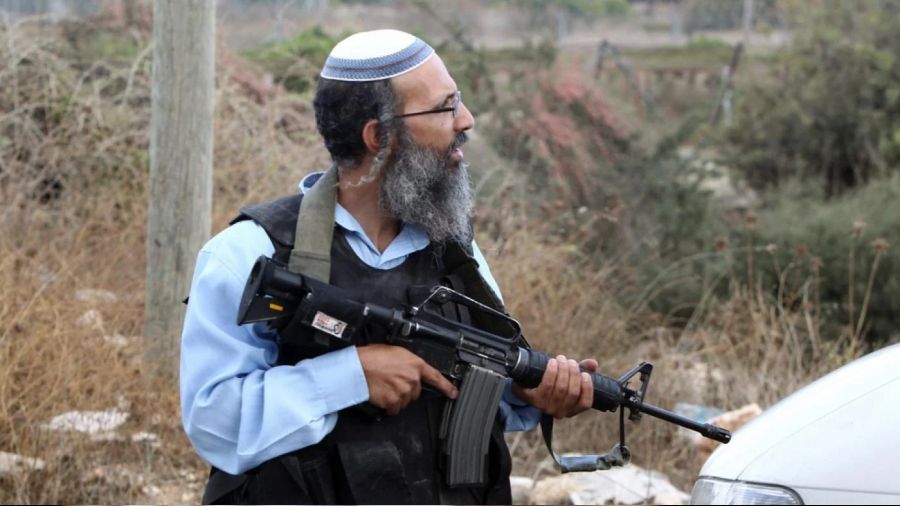 Silahl� bir �srailli Filistinli genci vurdu