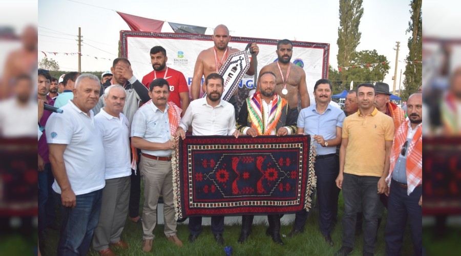 Sındırgı'nın Er Meydanında Başpehlivan Dağdeviren