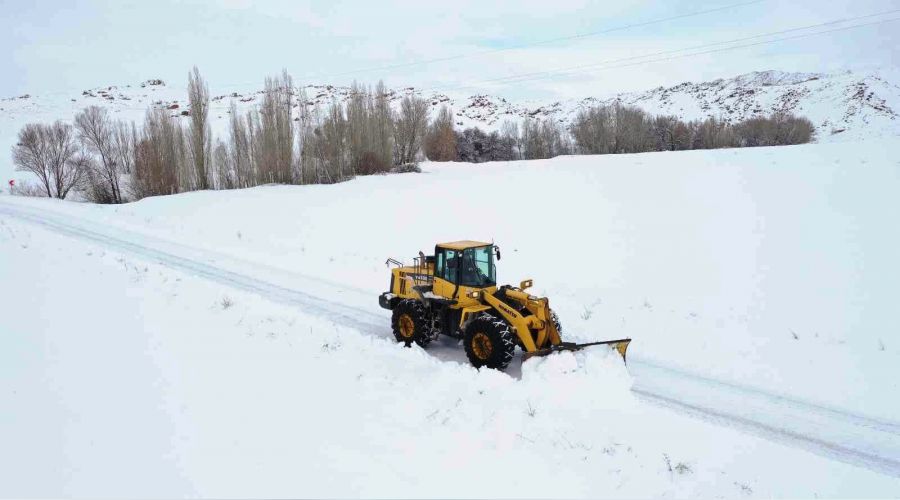 Sivas'ta 696 yerleşim yerine ulaşım sağlanamıyor