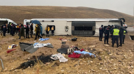 Sivas'ta yolcu otobüsü devrildi: 4 ölü, 34 yaralı
