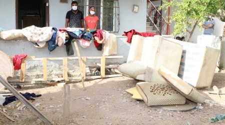 Sokağa atılan aileye Büyükşehir sahip çıktı
