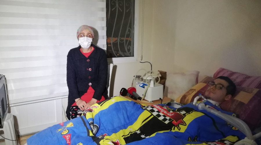 Solunum cihazına bağlı genç için zamanla yarıştılar