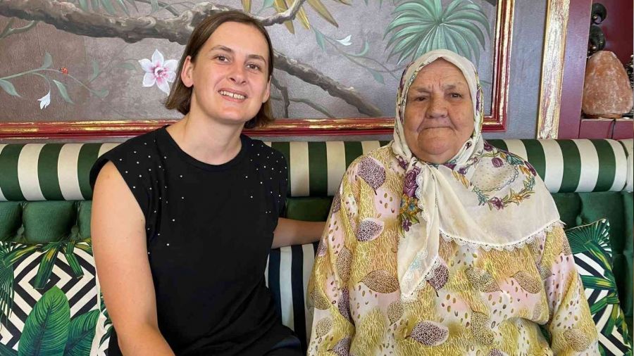 Srebrenitsalı Fata Nine evinin bahçesine yapılan kiliseyi yıktırdı