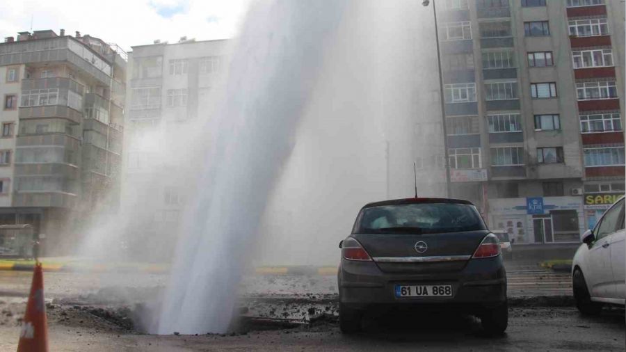 Su borusu patlad�, ortal�k sava� alan�na d�nd�