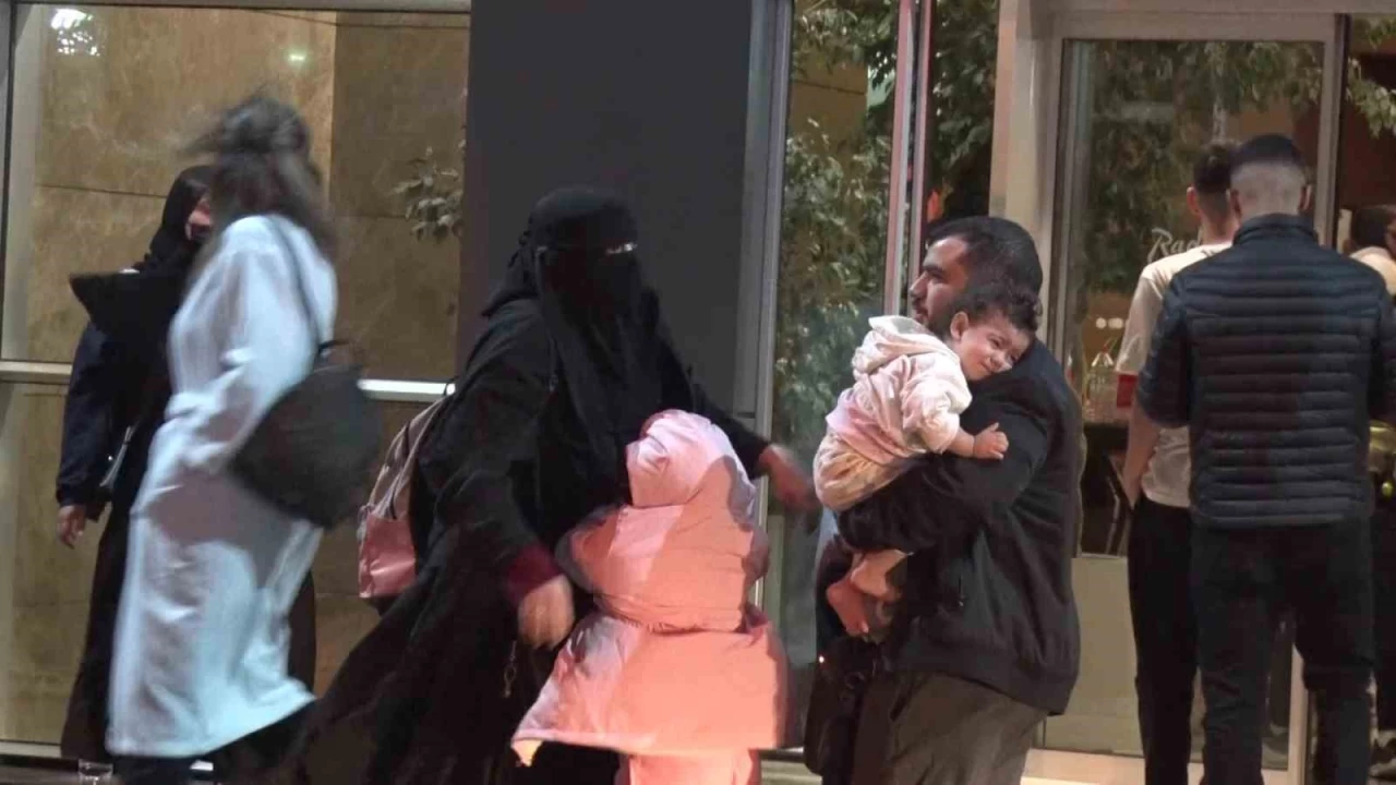 Sultangazi'de otelde yangın paniği: 4 kişi hastaneye kaldırıldı