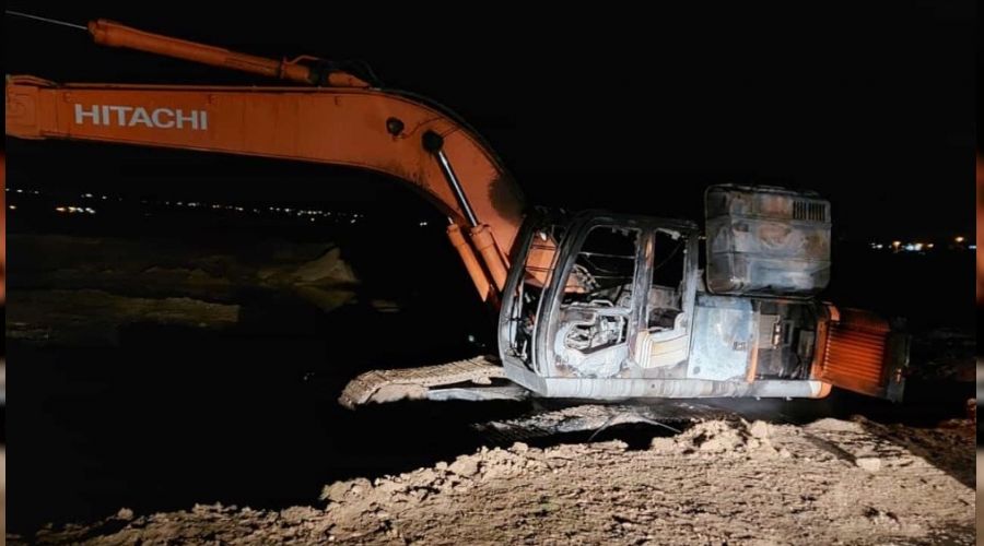 Sur Belediyesine ait iş makinesi yakıldı