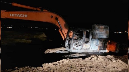 Sur Belediyesine ait iş makinesi yakıldı