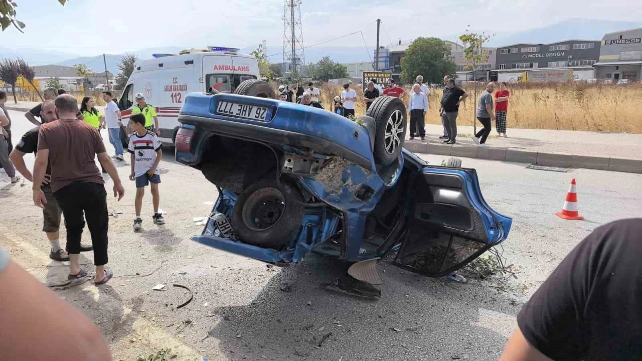 Takla atarak kar�� y�ne ge�ti: 2 yaral�