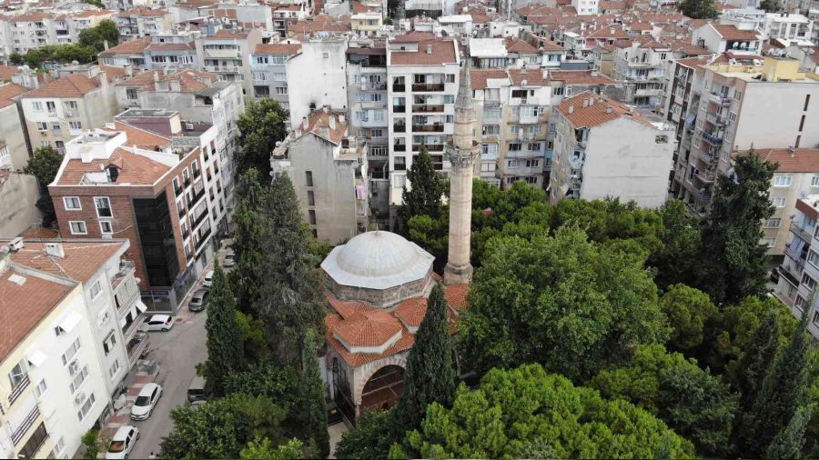 Tarihe meydan okudu, rutubete yenik d���yor