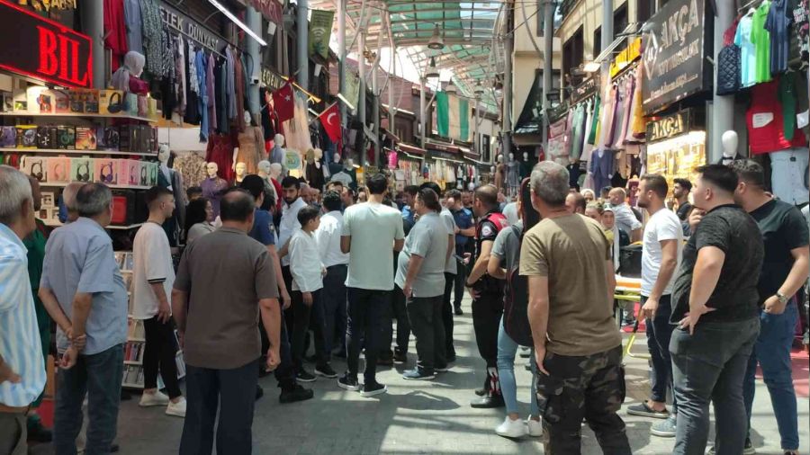 Tarihi çarşıda esnaf bir birine girdi