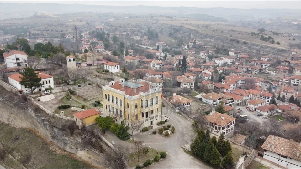 Tarihin zirvesindeki tan�k: Safranbolu kalesi ve eski H�k�met Kona��