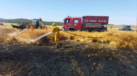 Tarla'da çay keyfi yapayım derken 20 dönüm araziyi yaktı